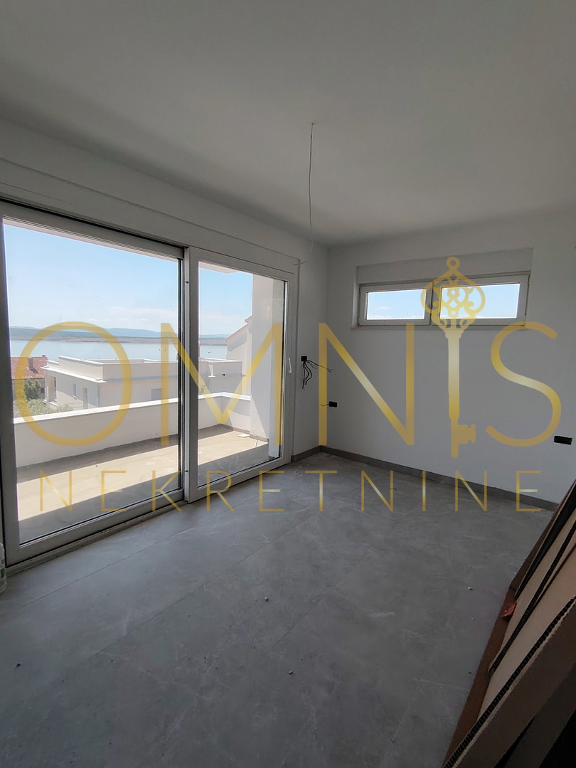 Appartamento con vista mare e ampi balconi – 126 m²