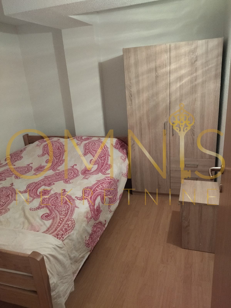 Novi Vinodolski, appartamento 75m2, 3 camere più soggiorno con angolo cottura, in vendita!