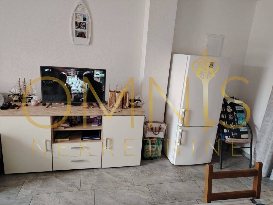 Novi Vinodolski, appartamento 75m2, 3 camere più soggiorno con angolo cottura, in vendita!