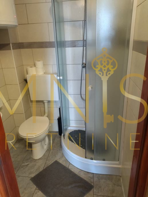 Novi Vinodolski, appartamento 75m2, 3 camere più soggiorno con angolo cottura, in vendita!
