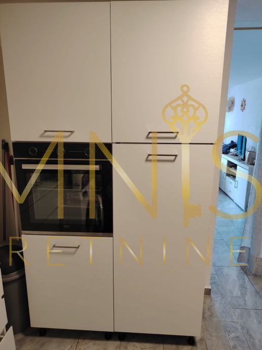 Novi Vinodolski, appartamento 75m2, 3 camere più soggiorno con angolo cottura, in vendita!