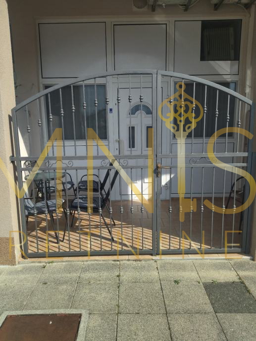 Novi Vinodolski, appartamento 75m2, 3 camere più soggiorno con angolo cottura, in vendita!