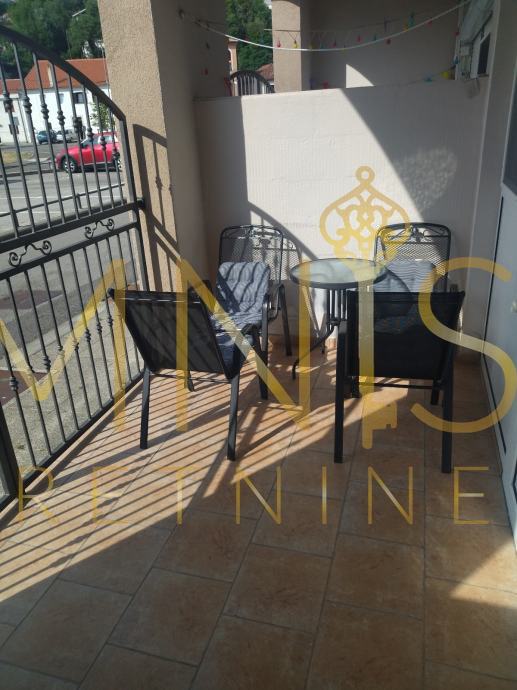 Novi Vinodolski, appartamento 75m2, 3 camere più soggiorno con angolo cottura, in vendita!