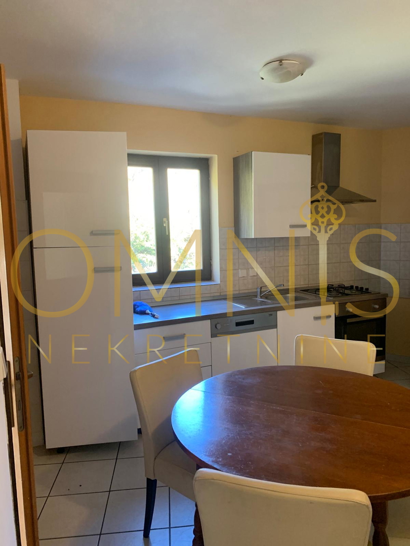 Appartamento trilocale Pobri, 70 m², garage