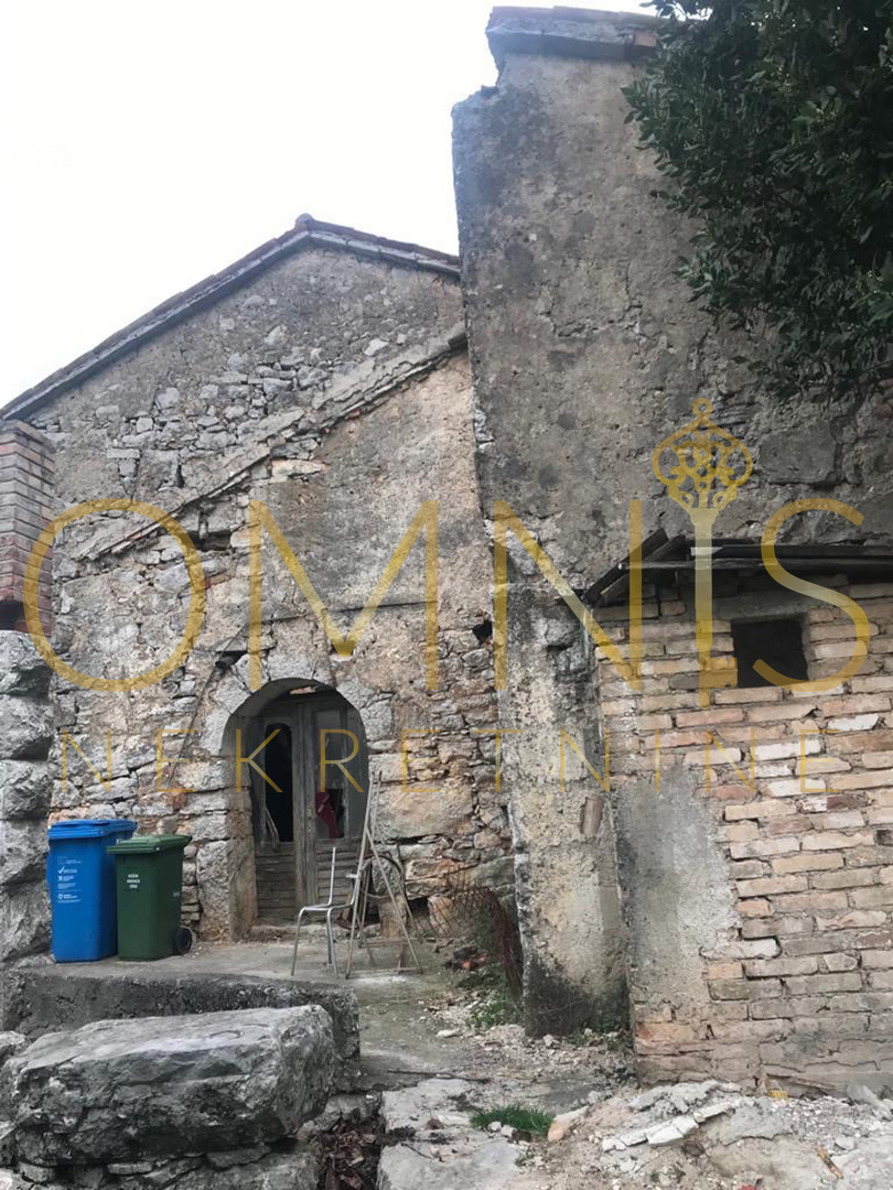 KASTAV – SPINČIĆI, CASA IN PIETRA 134 m² CON AMPIO GIARDINO 858 m²