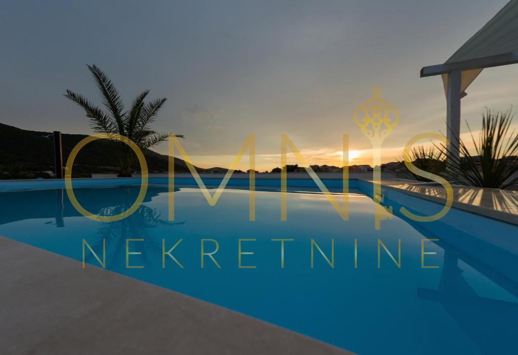 GREBAŠTICA – MINI HOTEL PRIMO FILA SUL MARE! 534 m² CON PISCINA E RISTORANTE