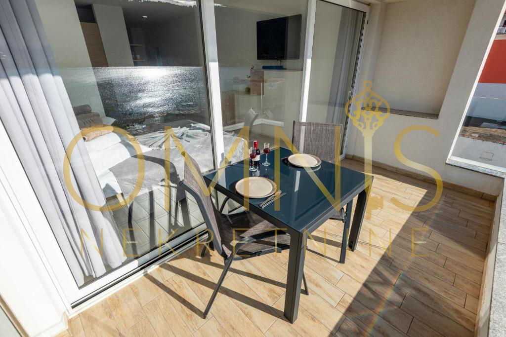 GREBAŠTICA – MINI HOTEL PRIMO FILA SUL MARE! 534 m² CON PISCINA E RISTORANTE