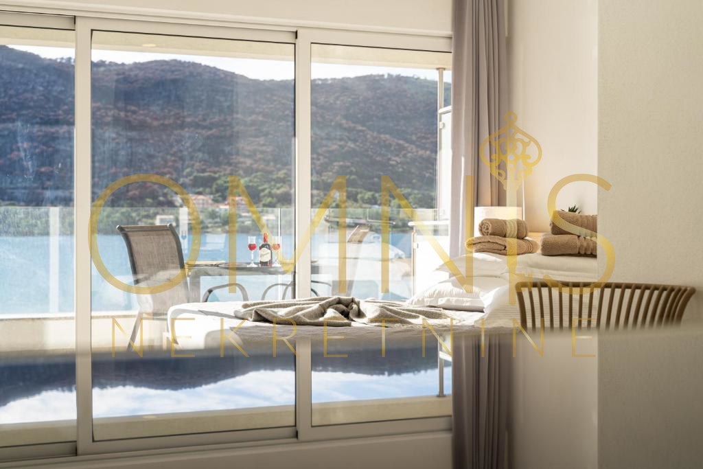 GREBAŠTICA – MINI HOTEL PRIMO FILA SUL MARE! 534 m² CON PISCINA E RISTORANTE