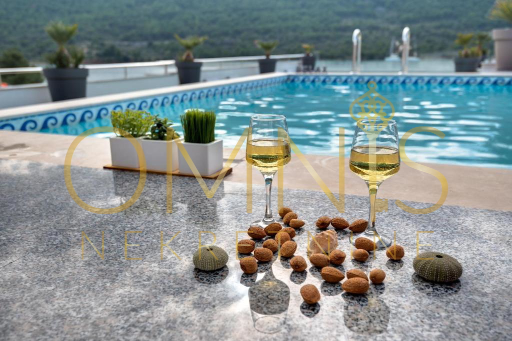 GREBAŠTICA – MINI HOTEL PRIMO FILA SUL MARE! 534 m² CON PISCINA E RISTORANTE