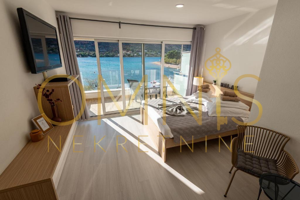 GREBAŠTICA – MINI HOTEL PRIMO FILA SUL MARE! 534 m² CON PISCINA E RISTORANTE