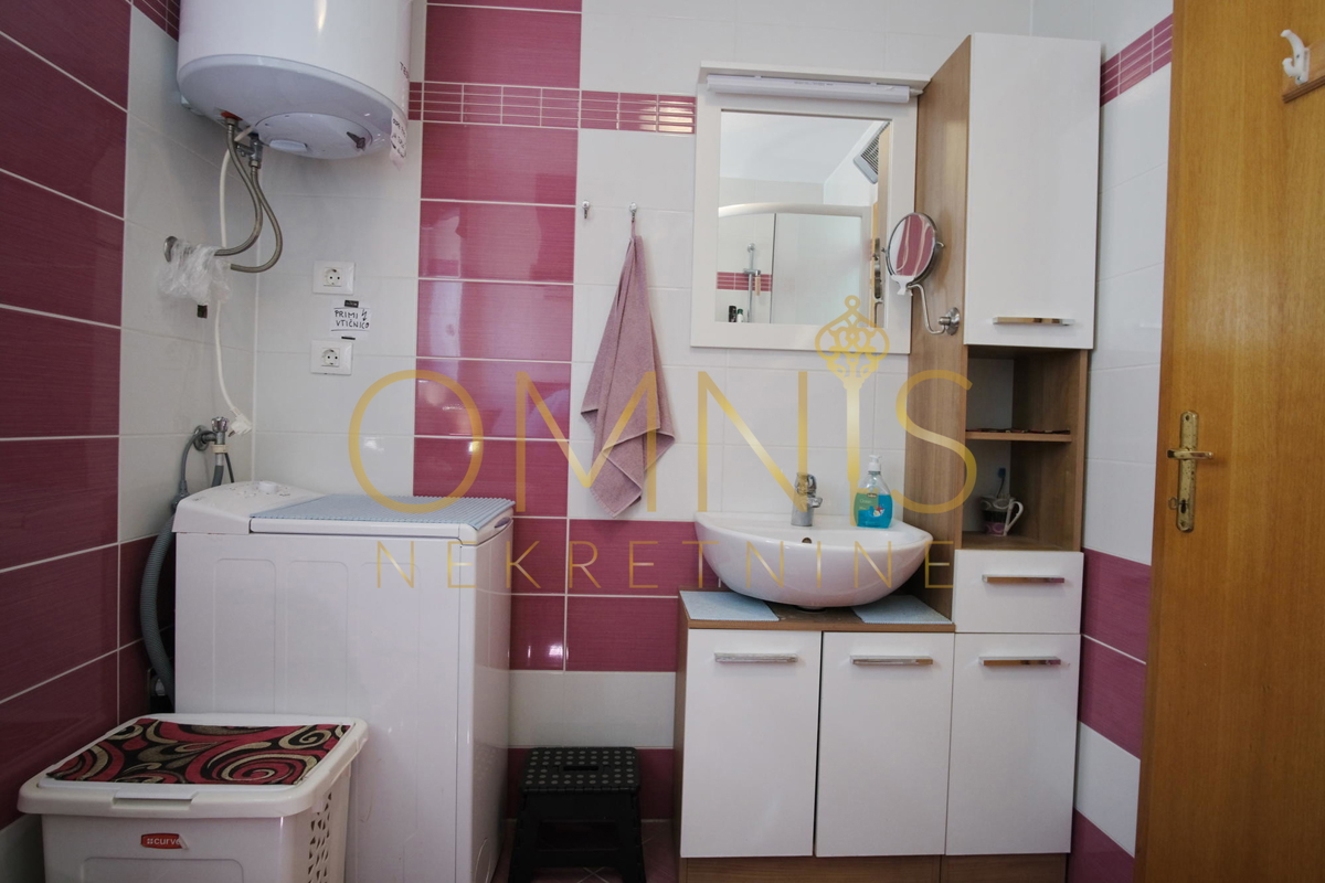 ISOLA DI KRK – KLIMNO, appartamento trilocale di 60 m² con vista mare, a 300 m dalla spiaggia