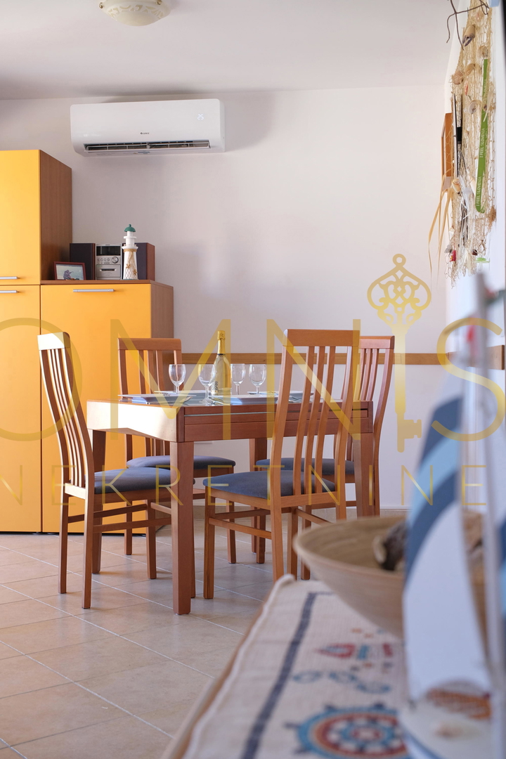 ISOLA DI KRK – KLIMNO, appartamento trilocale di 60 m² con vista mare, a 300 m dalla spiaggia