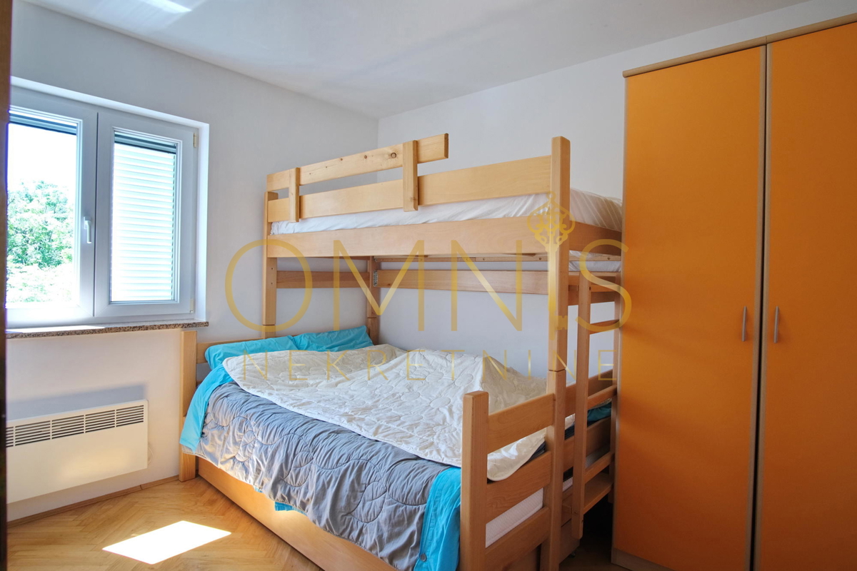 ISOLA DI KRK – KLIMNO, appartamento trilocale di 60 m² con vista mare, a 300 m dalla spiaggia