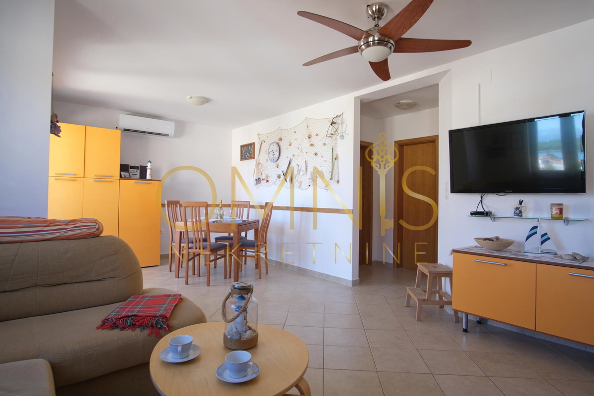 ISOLA DI KRK – KLIMNO, appartamento trilocale di 60 m² con vista mare, a 300 m dalla spiaggia