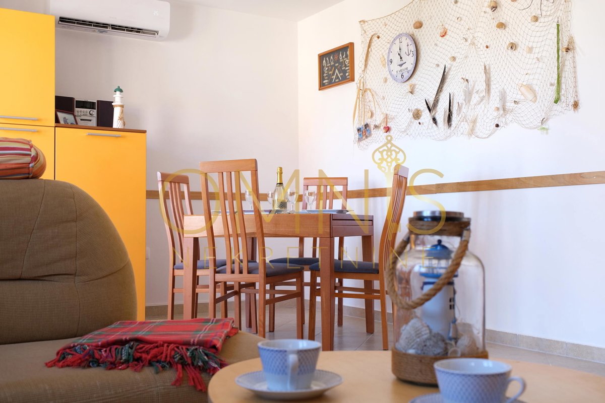 ISOLA DI KRK – KLIMNO, appartamento trilocale di 60 m² con vista mare, a 300 m dalla spiaggia