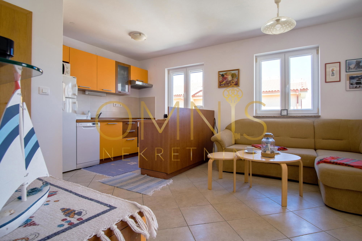 ISOLA DI KRK – KLIMNO, appartamento trilocale di 60 m² con vista mare, a 300 m dalla spiaggia