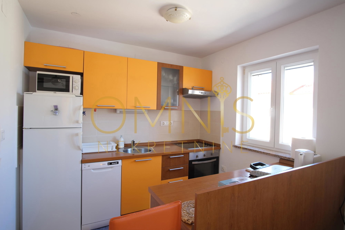 ISOLA DI KRK – KLIMNO, appartamento trilocale di 60 m² con vista mare, a 300 m dalla spiaggia