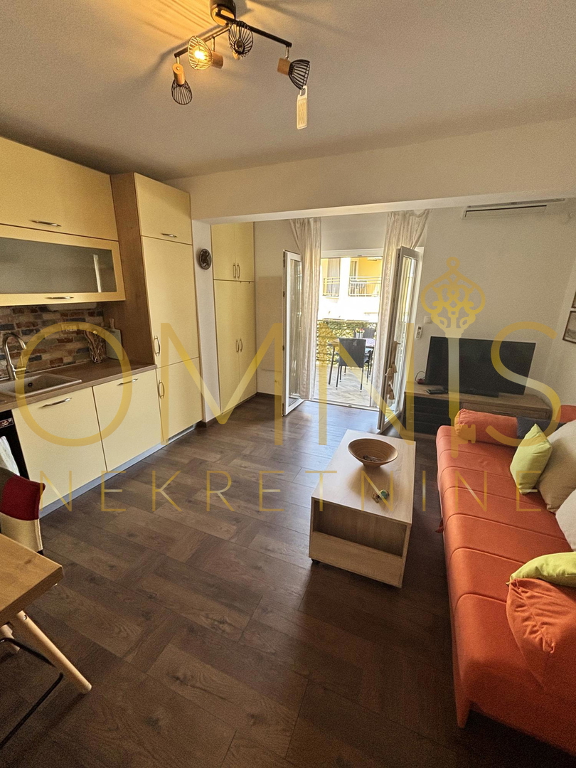 Bellissimo appartamento in VENDITA a Njivice a 300 m DAL MARE!