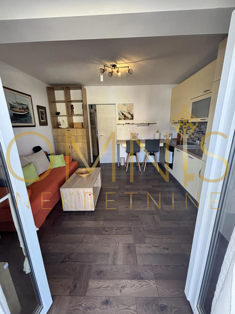 Bellissimo appartamento in VENDITA a Njivice a 300 m DAL MARE!