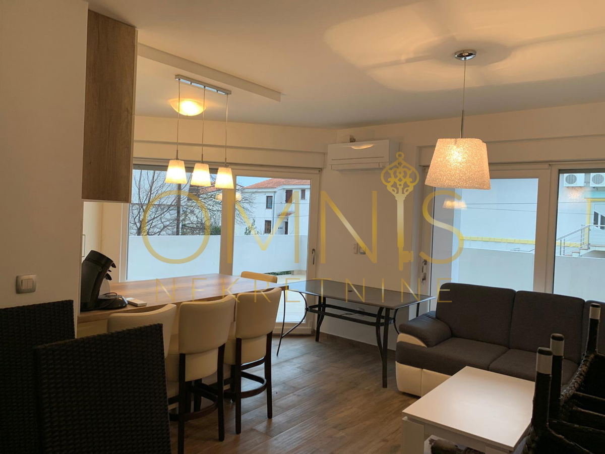 CRIKVENICA – DRAMALJ | Moderno trilocale con ampio terrazzo, a 200 m dal mare