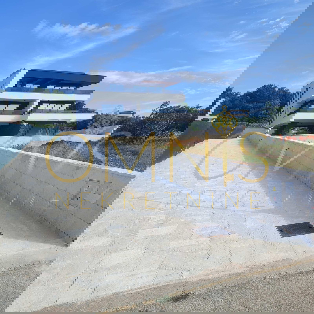 Krk, villa con piscina 3S+DB, 170m2, vendita!