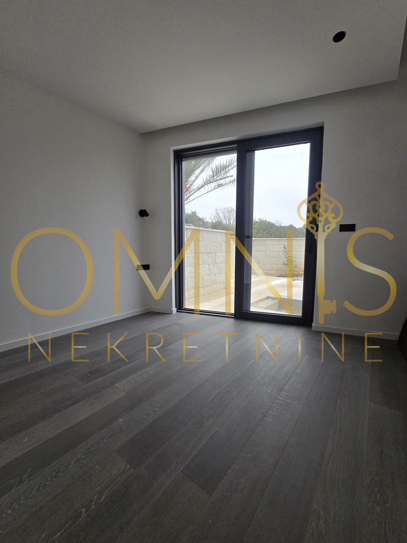 Krk, villa con piscina 3S+DB, 170m2, vendita!