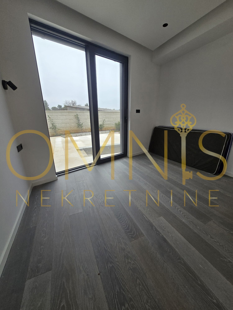 Krk, villa con piscina 3S+DB, 170m2, vendita!