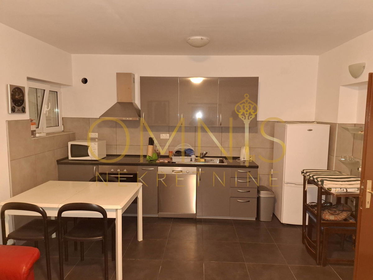 Piano della casa, Crikvenica, 85 m², appartamento con 4 stanze e cortile