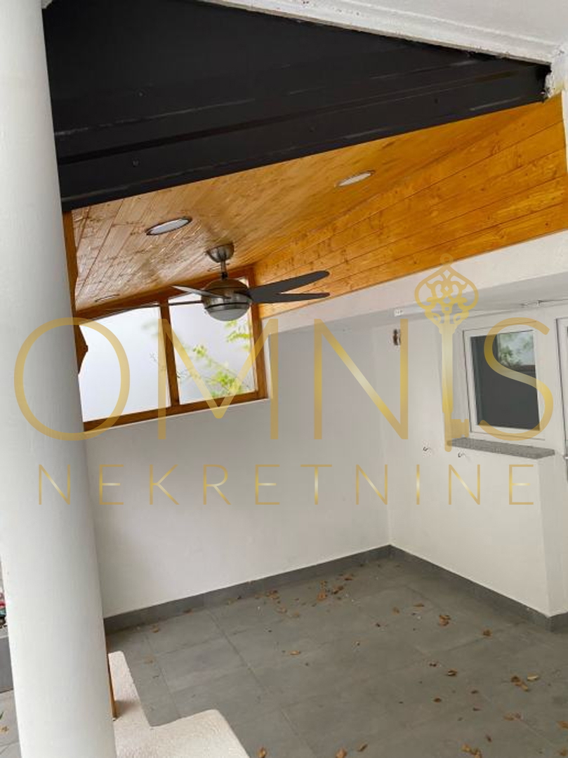 Piano della casa, Crikvenica, 85 m², appartamento con 4 stanze e cortile