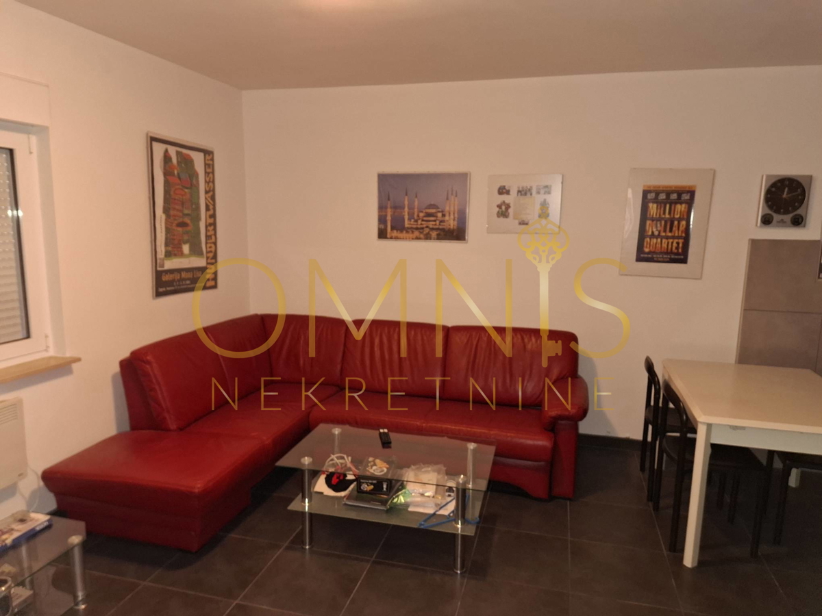 Piano della casa, Crikvenica, 85 m², appartamento con 4 stanze e cortile