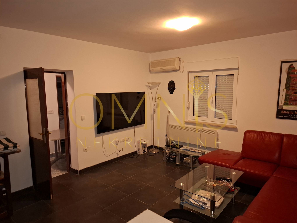 Piano della casa, Crikvenica, 85 m², appartamento con 4 stanze e cortile
