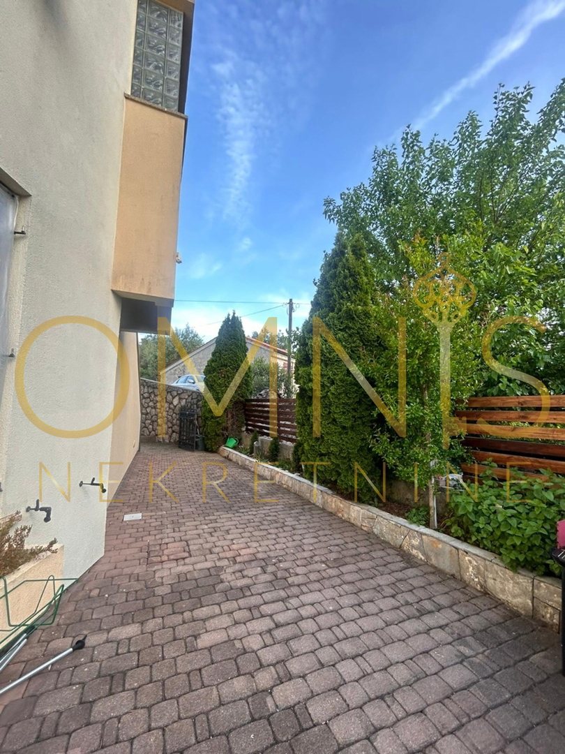 Krk, Malinska, 74m2, vendita!