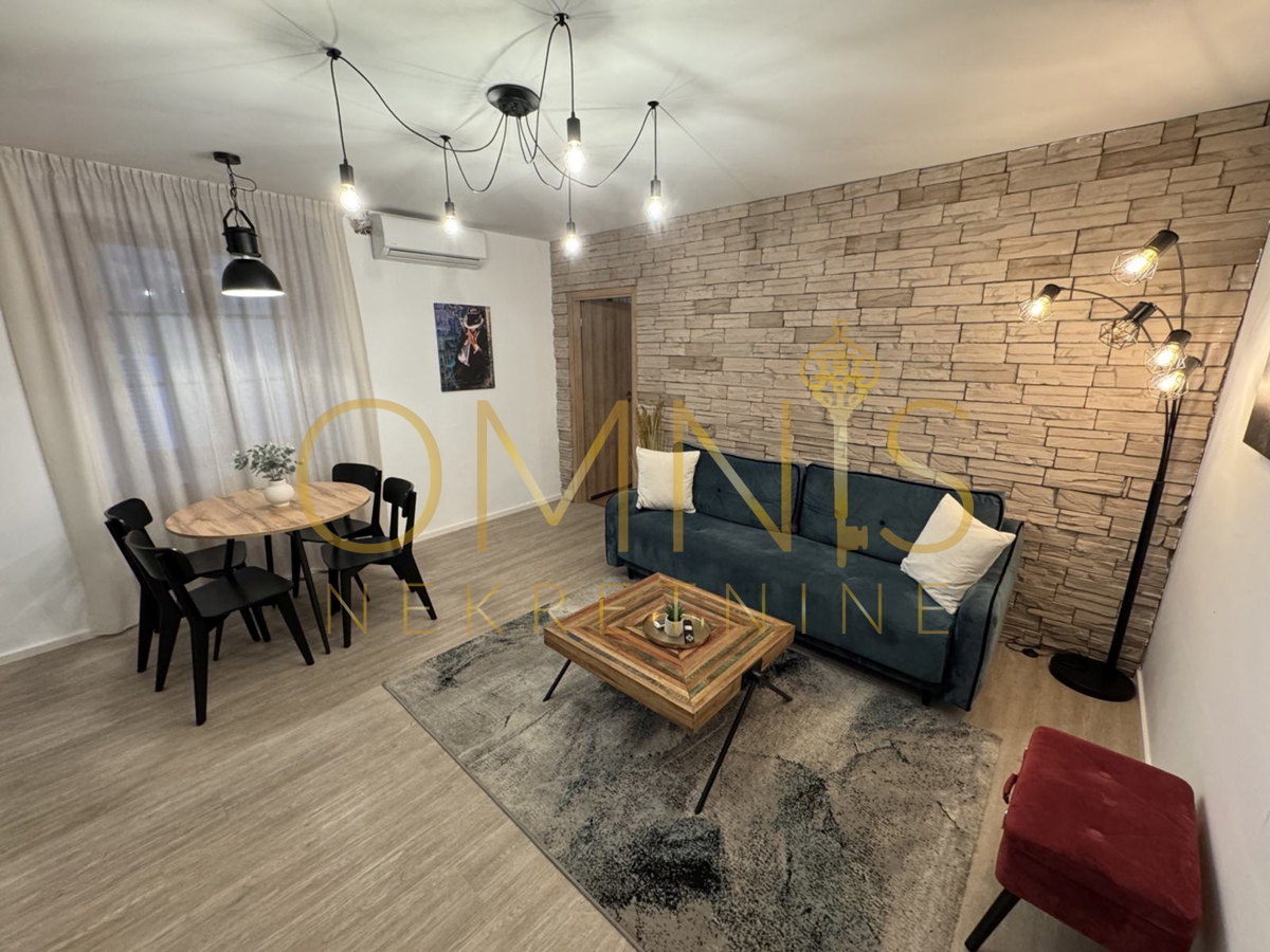 Vendita: Due appartamenti completamente ristrutturati nel centro di Fiume, Corso – 82 m²