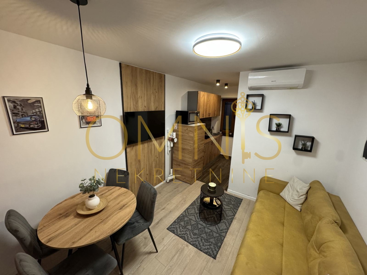 Vendita: Due appartamenti completamente ristrutturati nel centro di Fiume, Corso – 82 m²