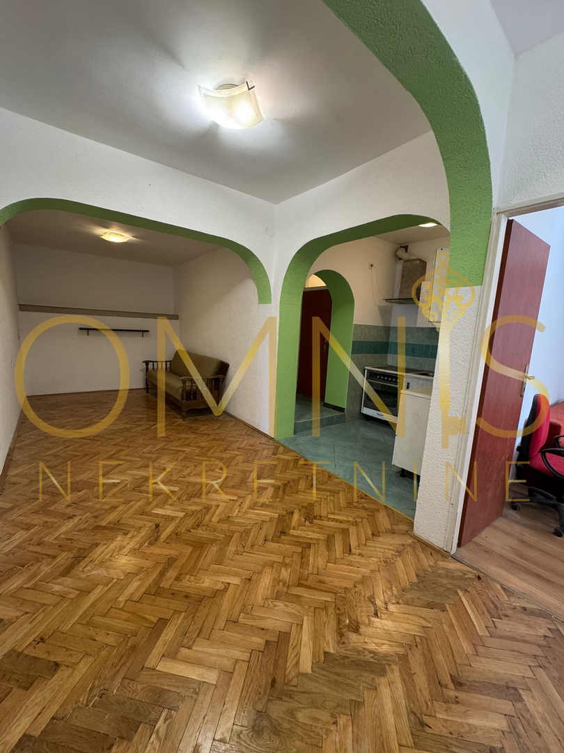 VIŠKOVO, MARINIĆI – AMPIO APPARTAMENTO 3 CAMERE PIÙ SALA DA PRANZO CON TERRAZZA E PARCHEGGIO