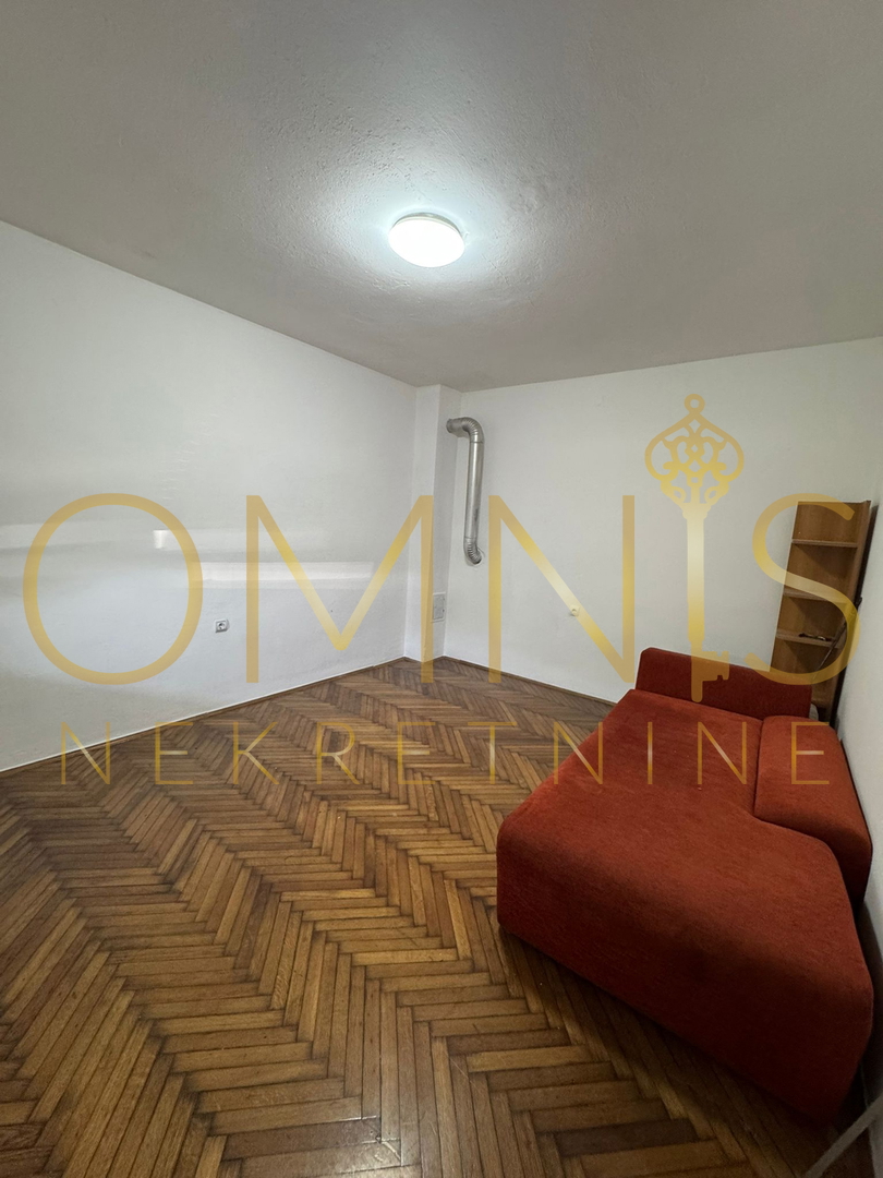 VIŠKOVO, MARINIĆI – AMPIO APPARTAMENTO 3 CAMERE PIÙ SALA DA PRANZO CON TERRAZZA E PARCHEGGIO