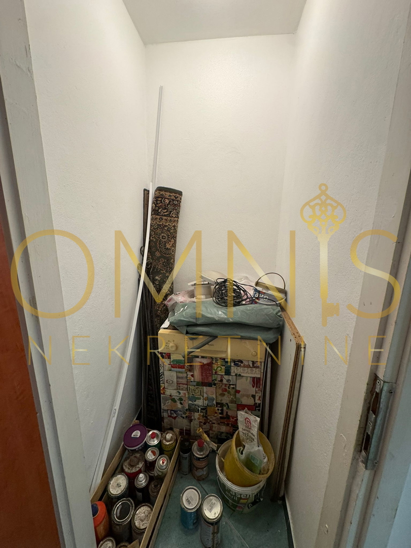 VIŠKOVO, MARINIĆI – AMPIO APPARTAMENTO 3 CAMERE PIÙ SALA DA PRANZO CON TERRAZZA E PARCHEGGIO