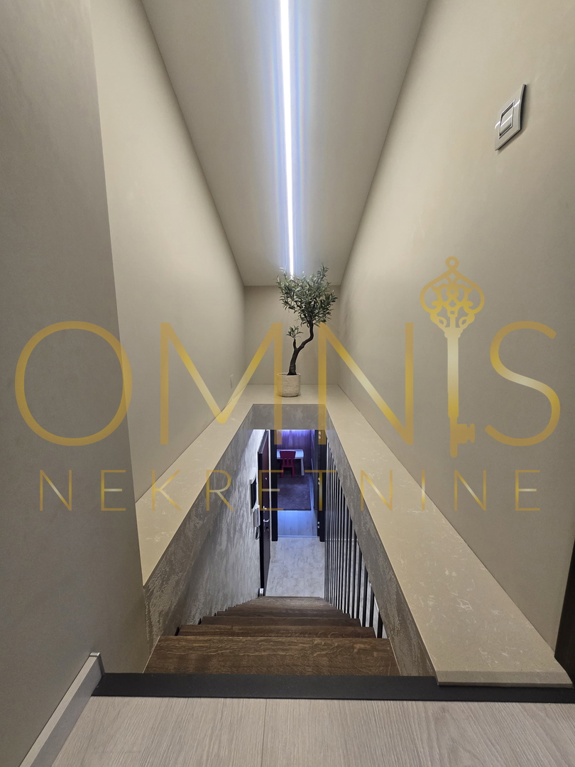 Viškovo, appartamento su due livelli, 110 m2, 3 camere + soggiorno con angolo cottura, in vendita!