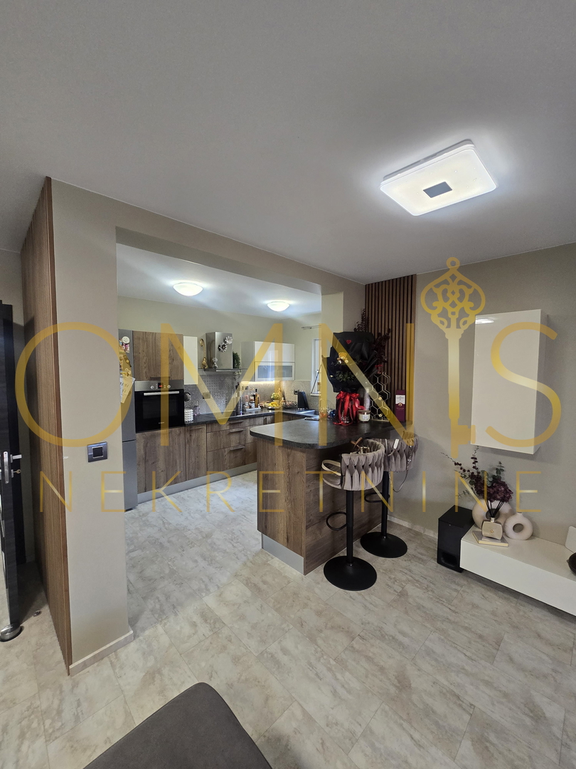 Viškovo, appartamento su due livelli, 110 m2, 3 camere + soggiorno con angolo cottura, in vendita!