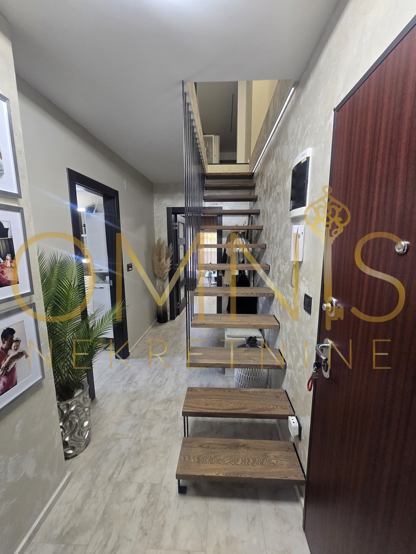 Viškovo, appartamento su due livelli, 110 m2, 3 camere + soggiorno con angolo cottura, in vendita!