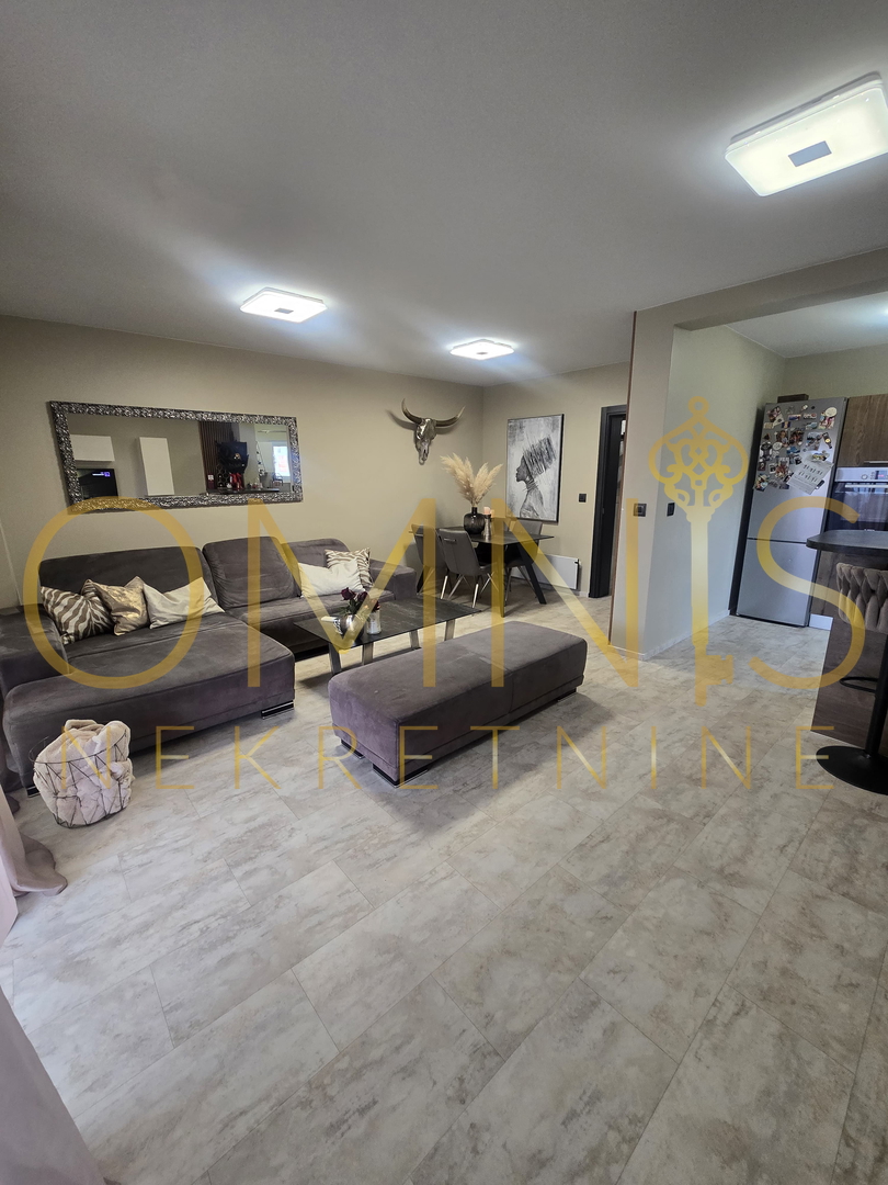 Viškovo, appartamento su due livelli, 110 m2, 3 camere + soggiorno con angolo cottura, in vendita!