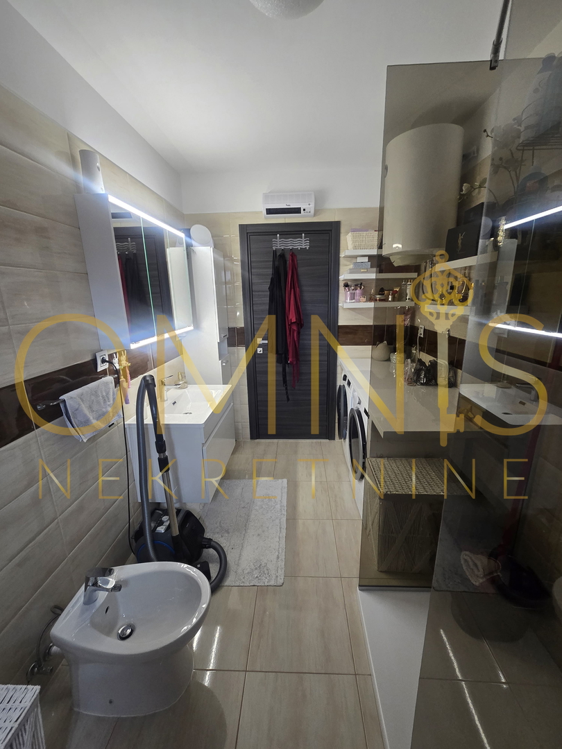 Viškovo, appartamento su due livelli, 110 m2, 3 camere + soggiorno con angolo cottura, in vendita!