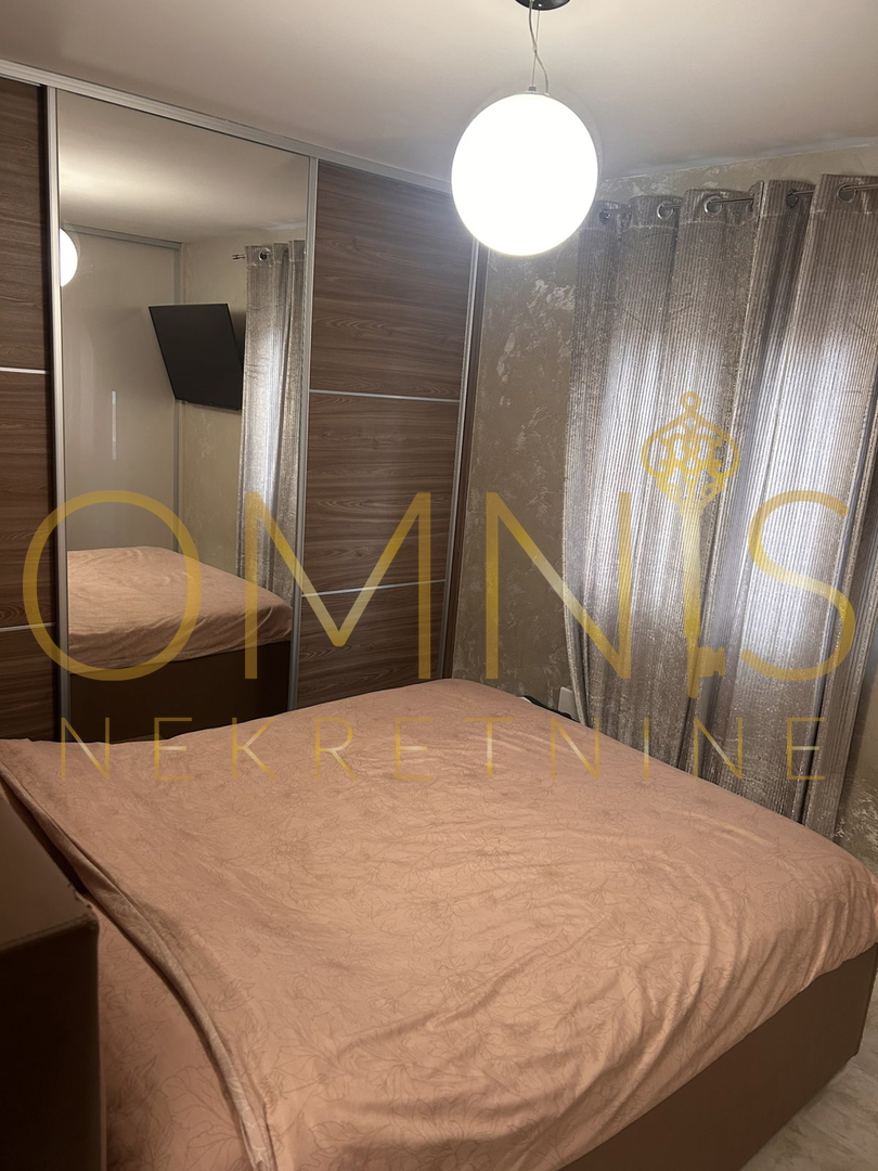 Viškovo, appartamento su due livelli, 110 m2, 3 camere + soggiorno con angolo cottura, in vendita!