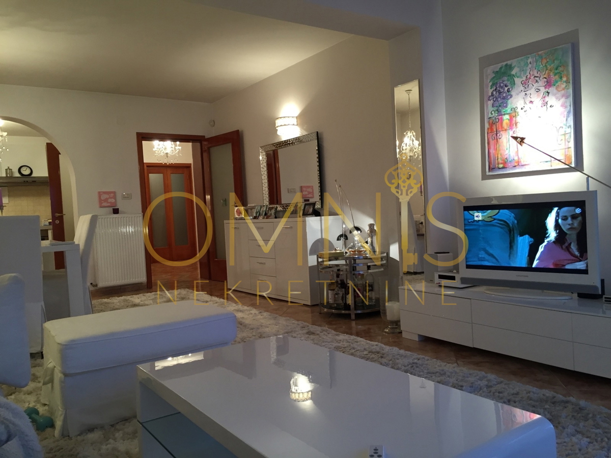 OPATIJA – APPARTAMENTO SU DUE LIVELLI IN VILLA CON VISTA PANORAMICA SUL MARE