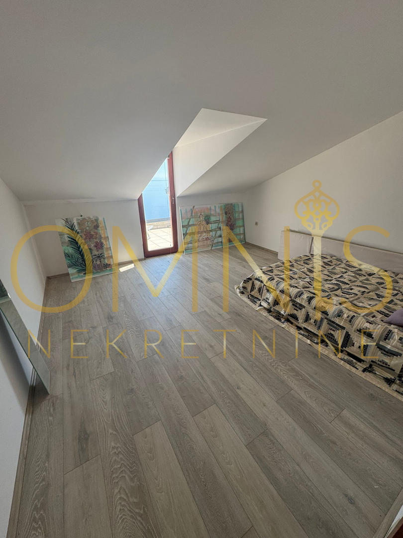 OPATIJA – APPARTAMENTO SU DUE LIVELLI IN VILLA CON VISTA PANORAMICA SUL MARE