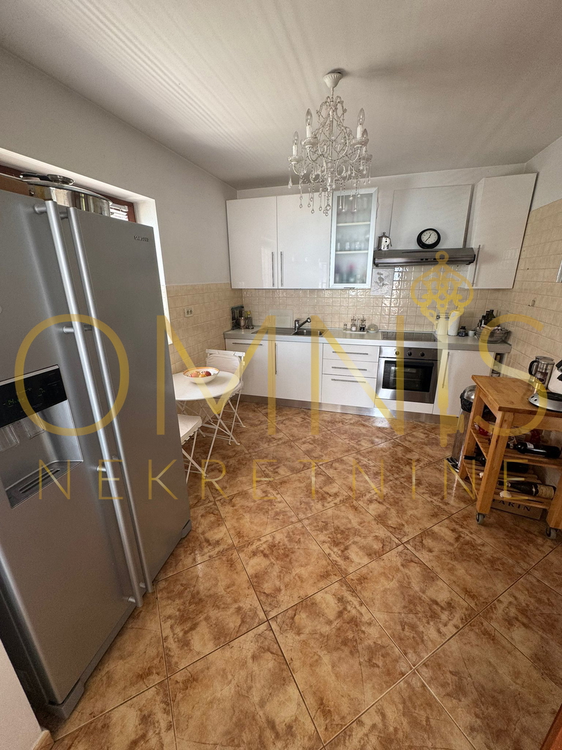 OPATIJA – APPARTAMENTO SU DUE LIVELLI IN VILLA CON VISTA PANORAMICA SUL MARE