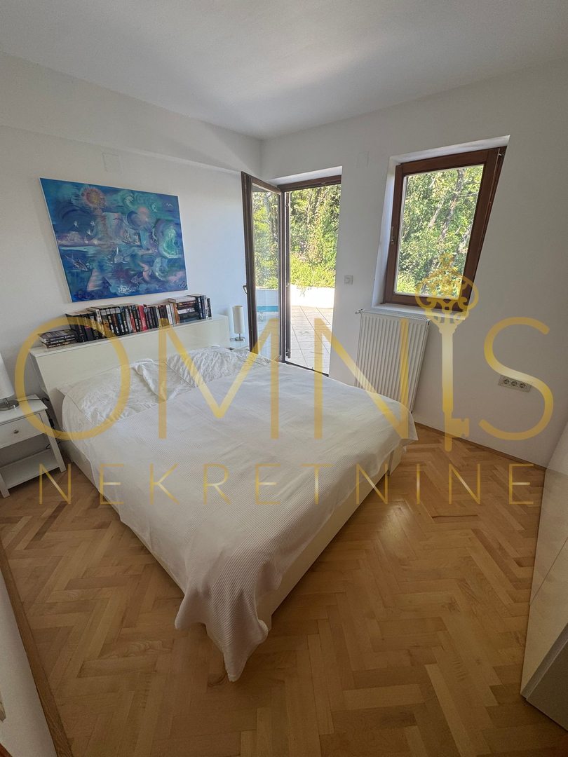 OPATIJA – APPARTAMENTO SU DUE LIVELLI IN VILLA CON VISTA PANORAMICA SUL MARE
