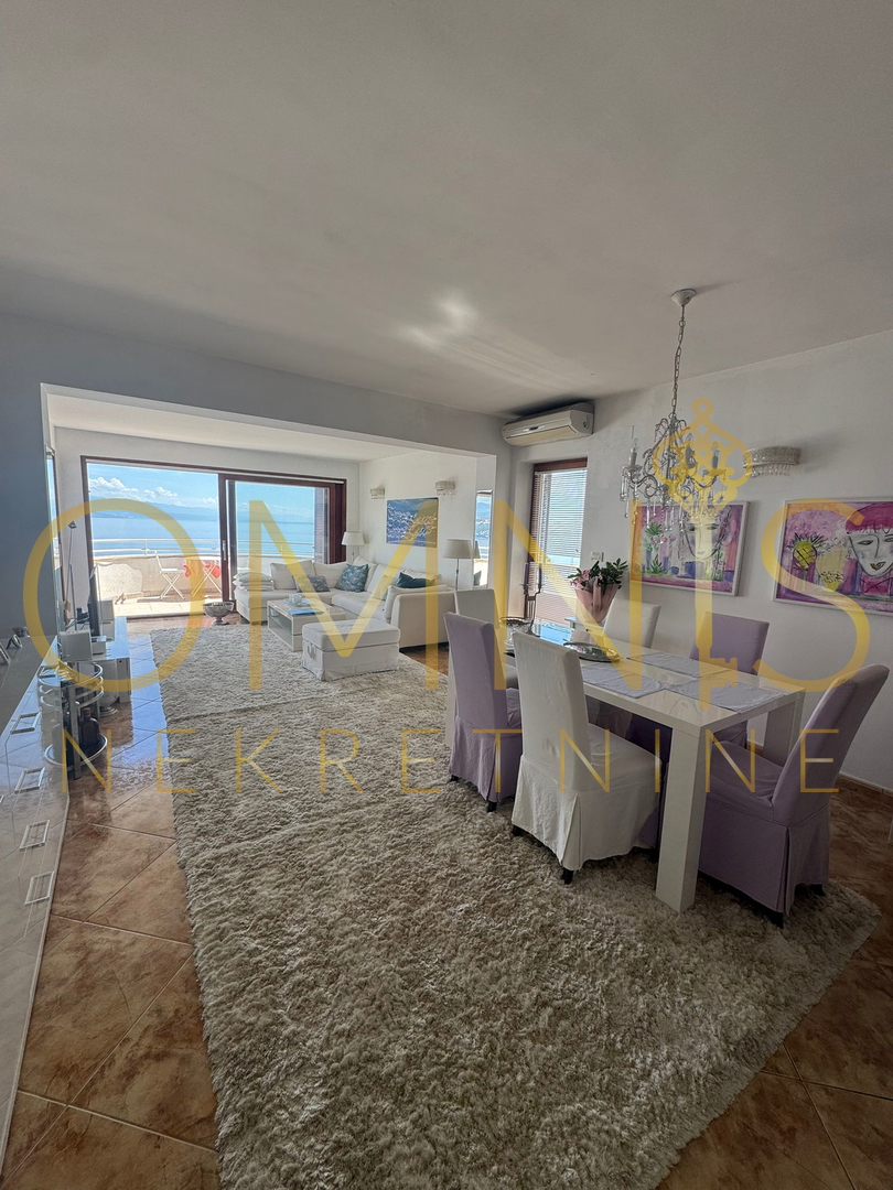 OPATIJA – APPARTAMENTO SU DUE LIVELLI IN VILLA CON VISTA PANORAMICA SUL MARE
