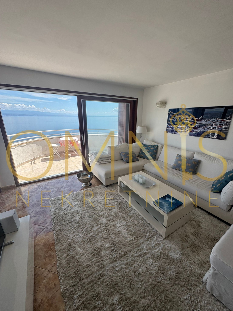 OPATIJA – APPARTAMENTO SU DUE LIVELLI IN VILLA CON VISTA PANORAMICA SUL MARE
