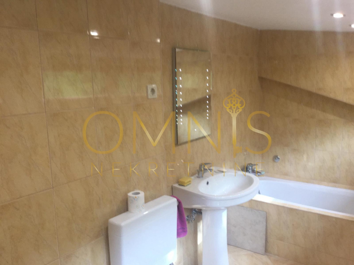 OPATIJA – APPARTAMENTO SU DUE LIVELLI IN VILLA CON VISTA PANORAMICA SUL MARE